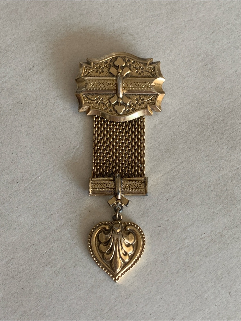 Antique gold plated mesh fob heart brooch lapel pin